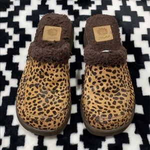 Yellow box Slip On Shoes